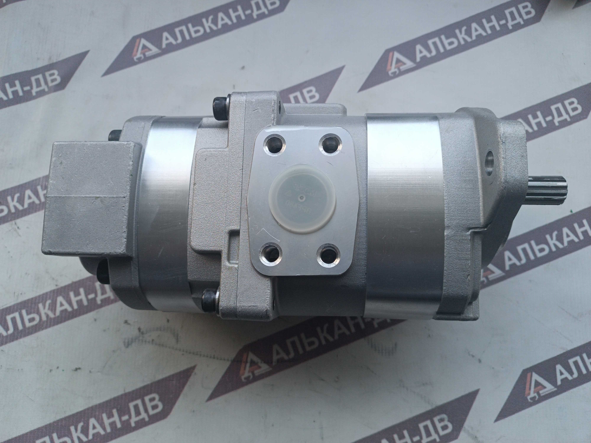 Насос 705-52-21000 Komatsu D40-35 (SAR4025H(101,613шлпорты под фланецпр.)) (1)