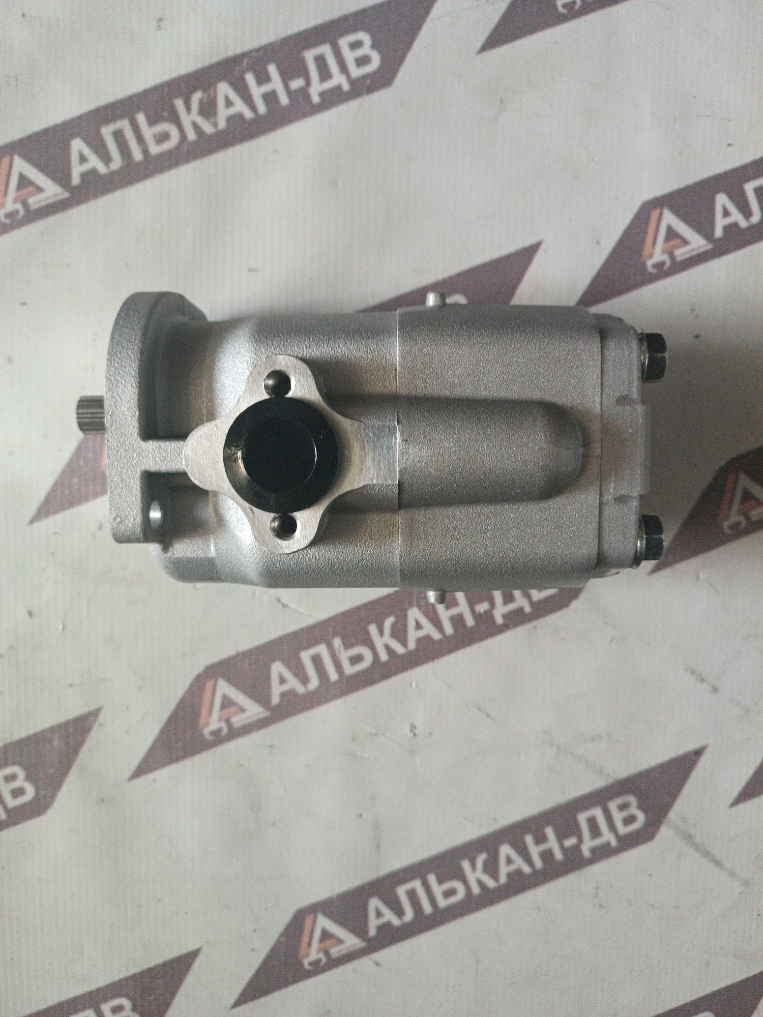 Насос минитрактора Kubota(Iseki Yanmar) 35070-76300(13,5см352(2болта)12шл2болтаов.фл.порты в стороны в корп.под фланец и резьбулев.) (1)
