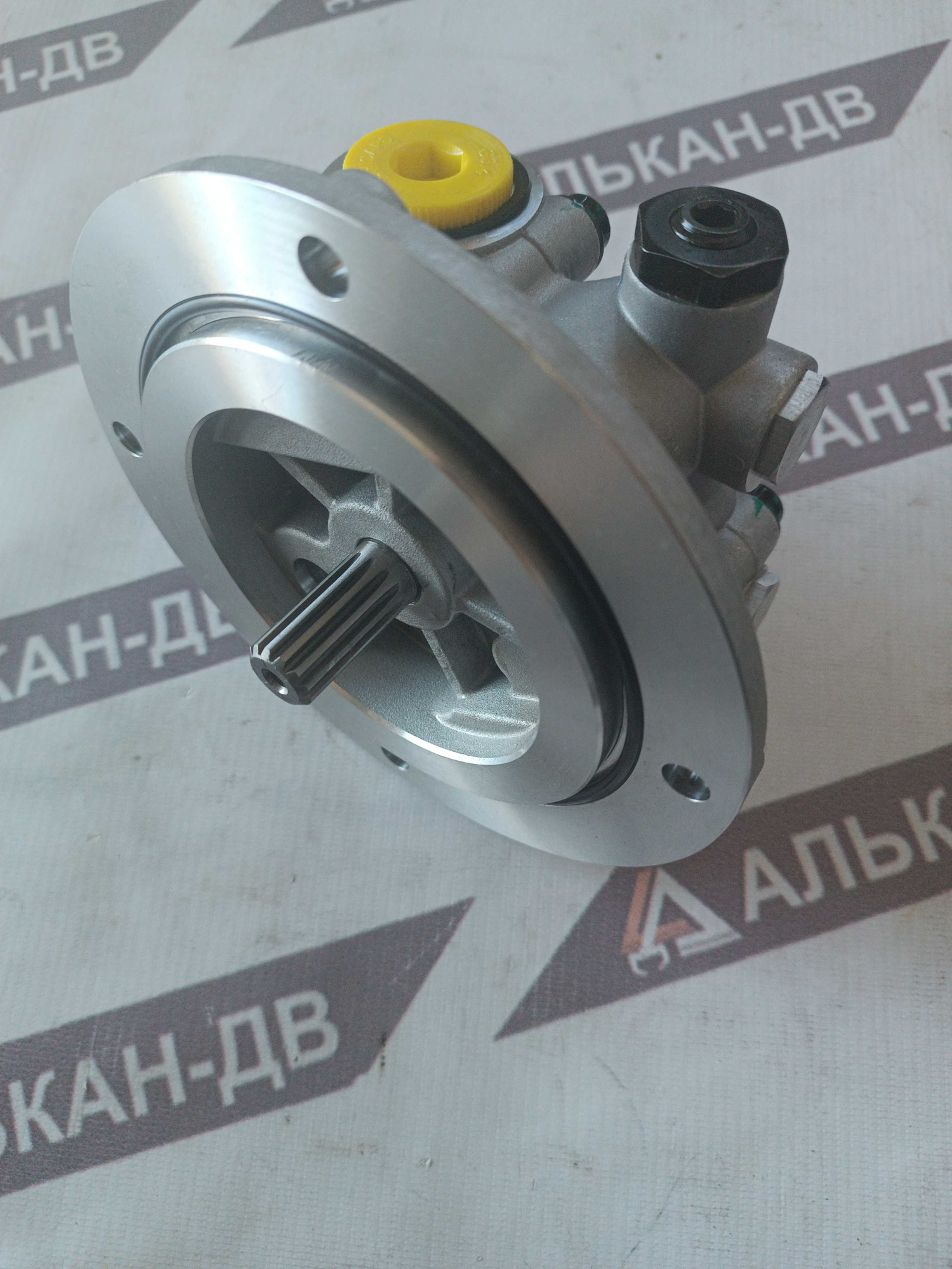 Насос пилотный K7V180K7V280 (18см3110(4болта)13шл2порта в корп.+внутр.дренпр.) (1)