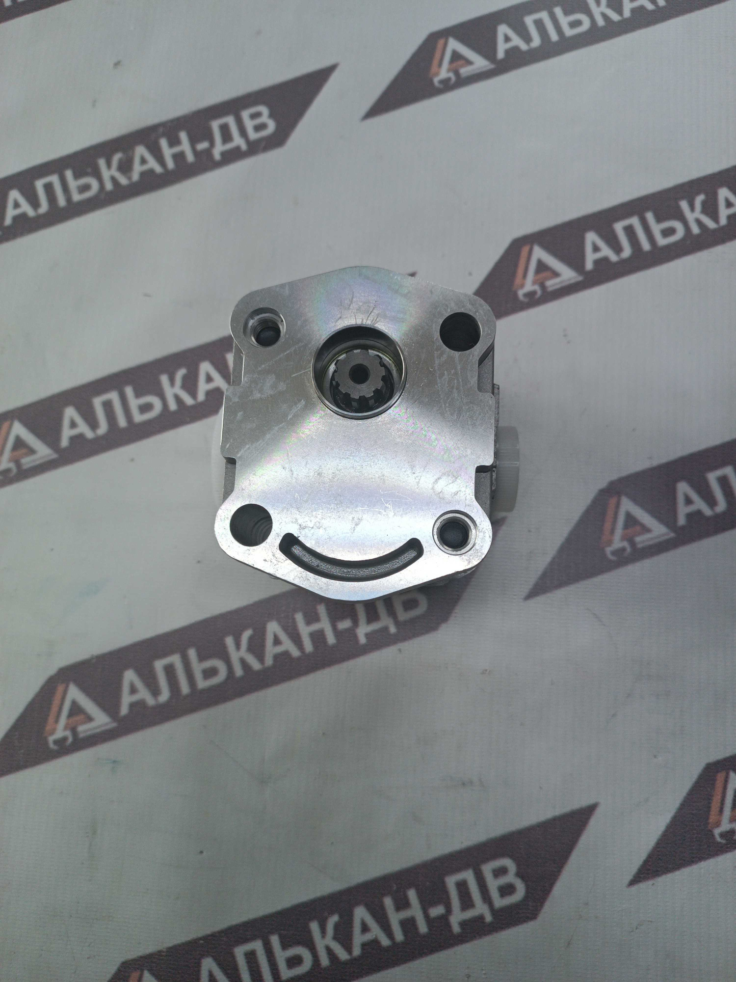 Насос пилотный PVD-2B-36 (CAT307)(11см328(2 болта)10шл2 порта в корп.пр.) (1)