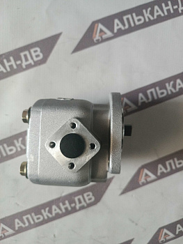 Насос минитрактора Kubota(Iseki;Yanmar) 38180-36100(13см3/50,8(2болта)/вал 14мм/перо 6,8мм/2болта/ов.фл./порты в стороны в корп.под фланец/пр.)