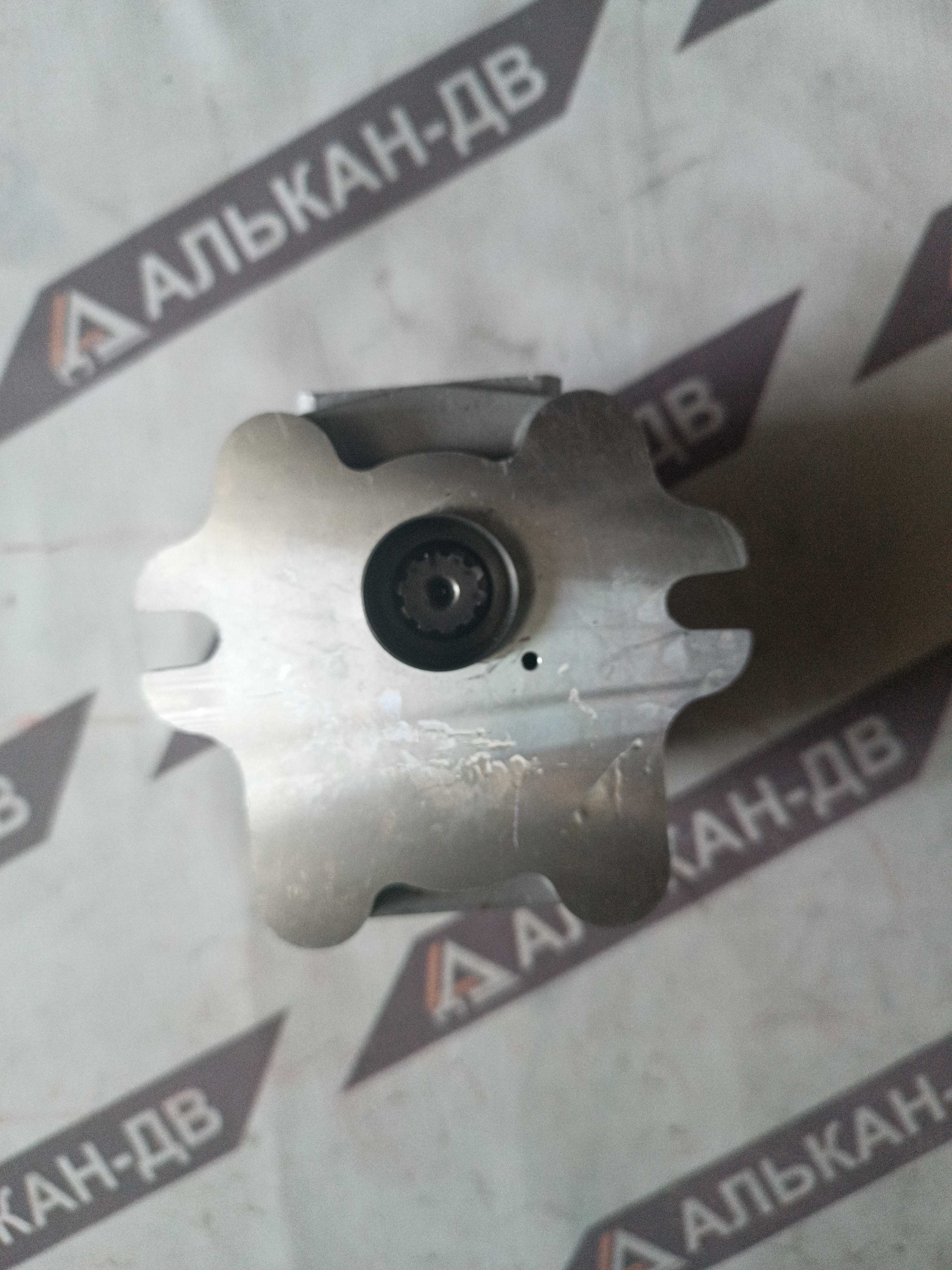 Насос пилотный PC50UU50UU-2(14,1см328(2болта)10шлпорты в корп.+внутр.дрен.пр.) 705-41-01620 (1)